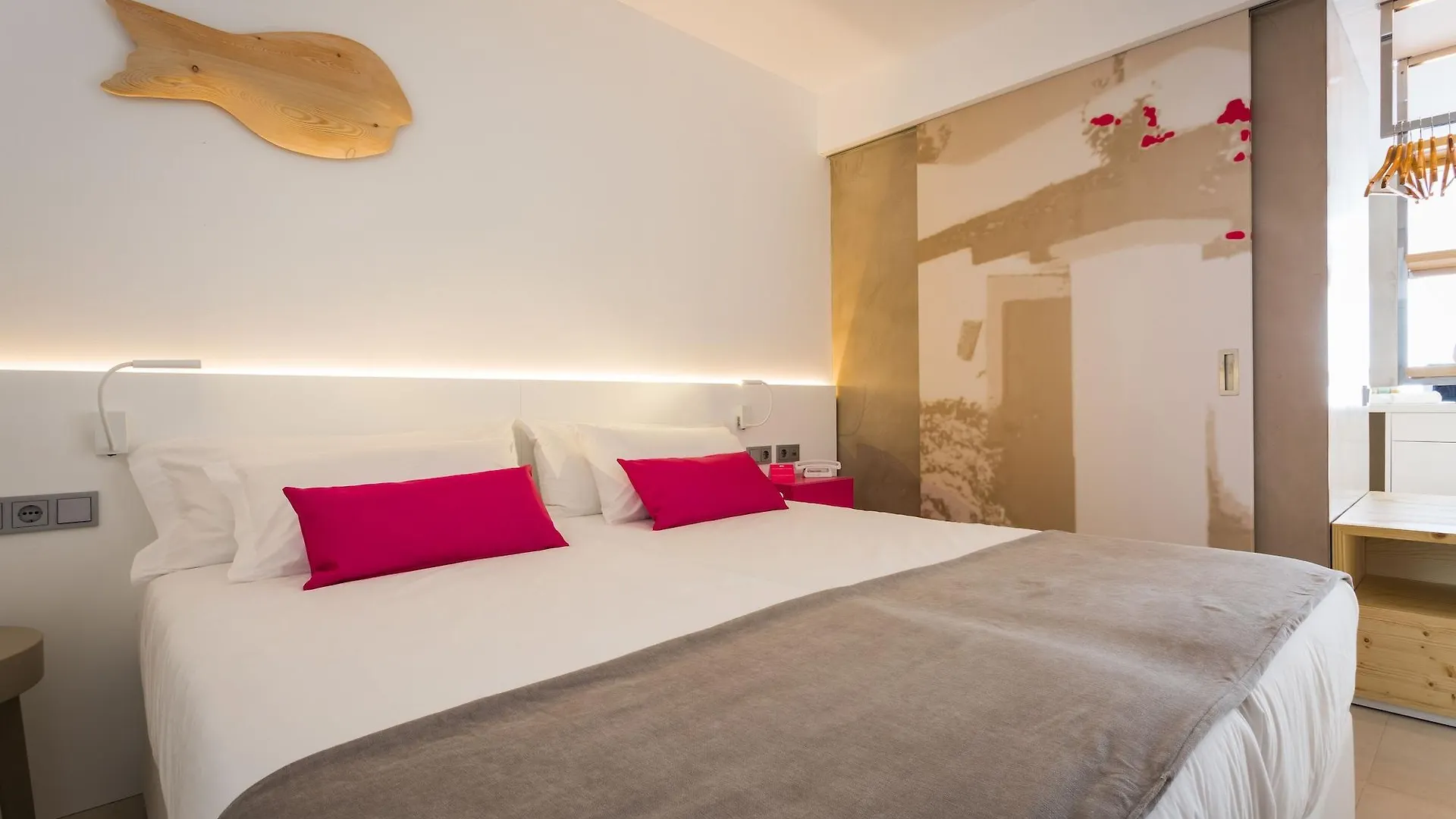 One Ibiza Suites 5*,