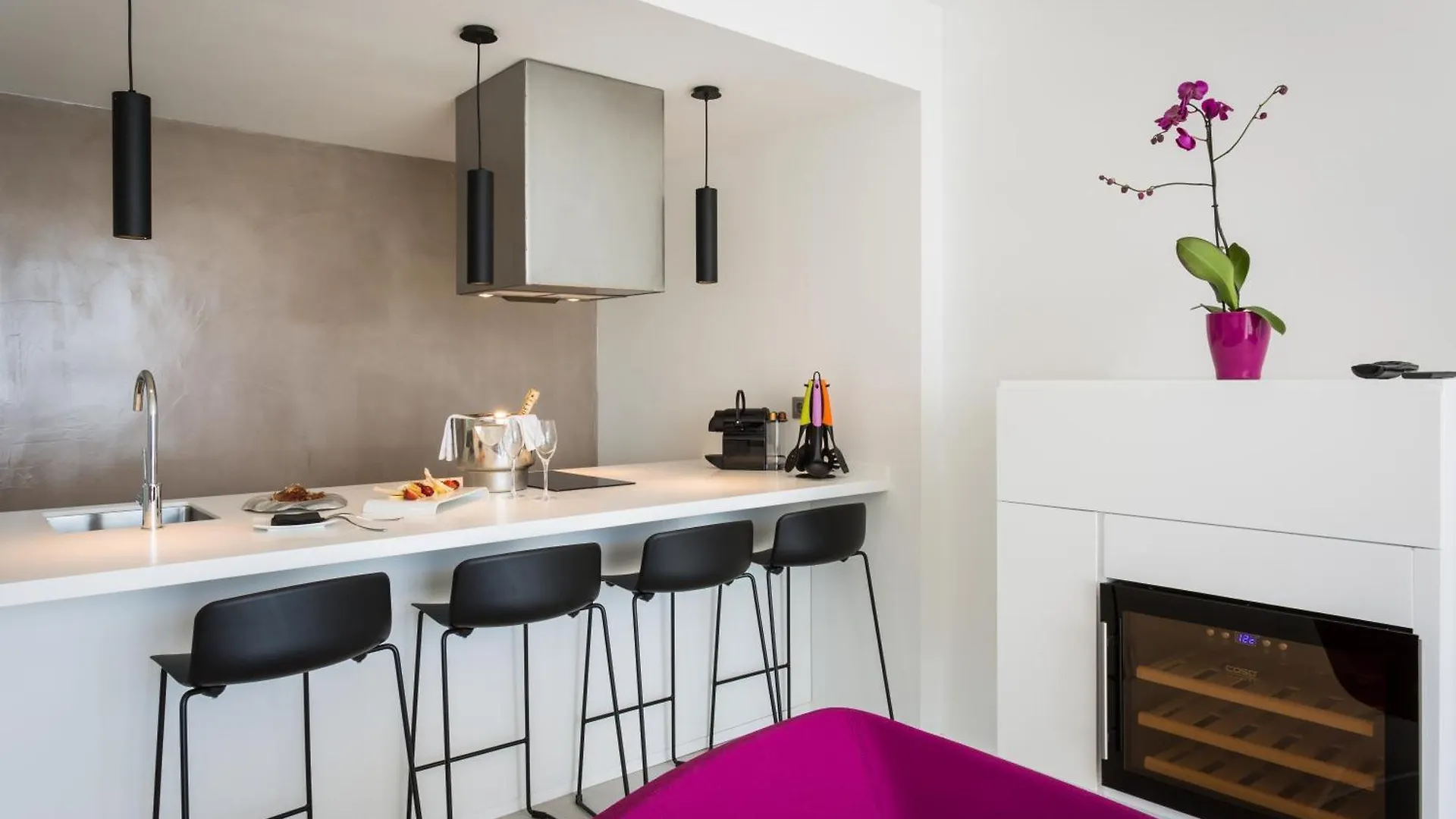 One Ibiza Suites 5*,