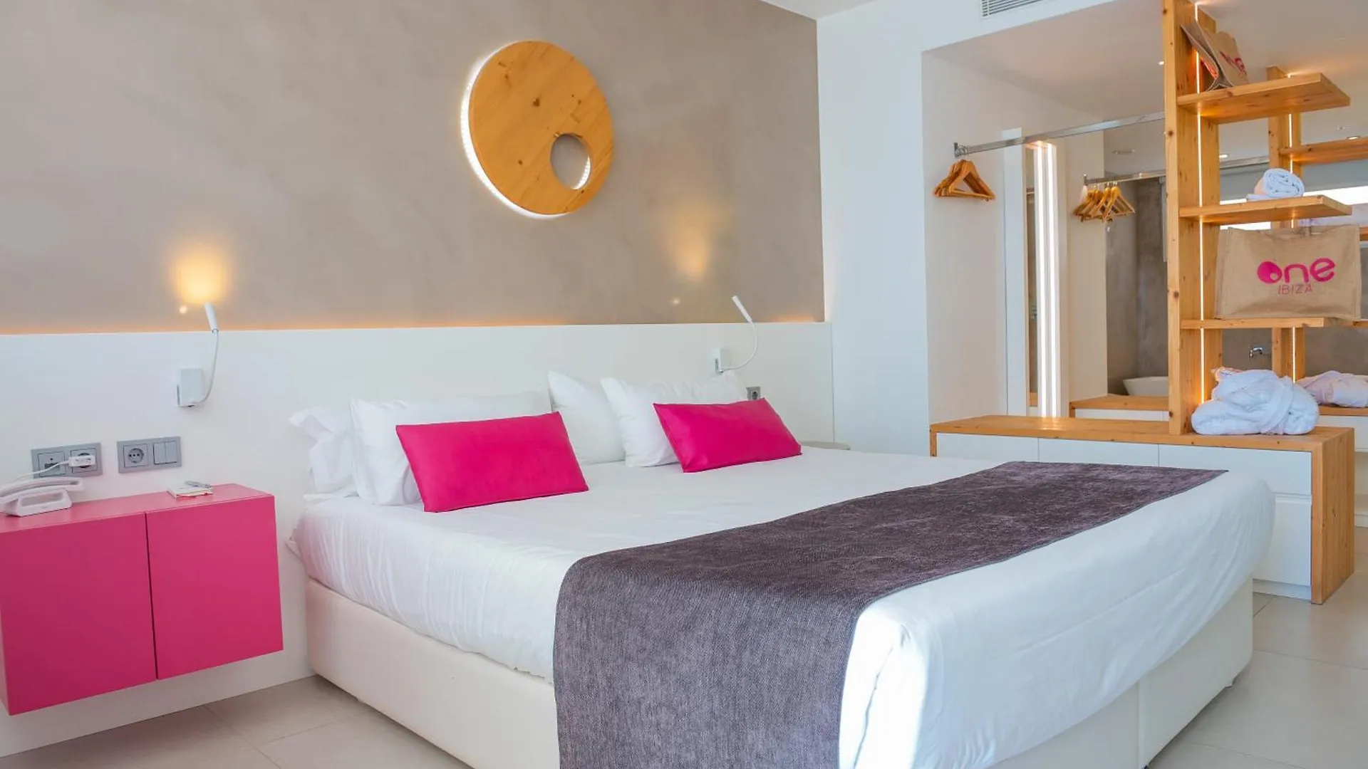 One Ibiza Suites Отель Ибица