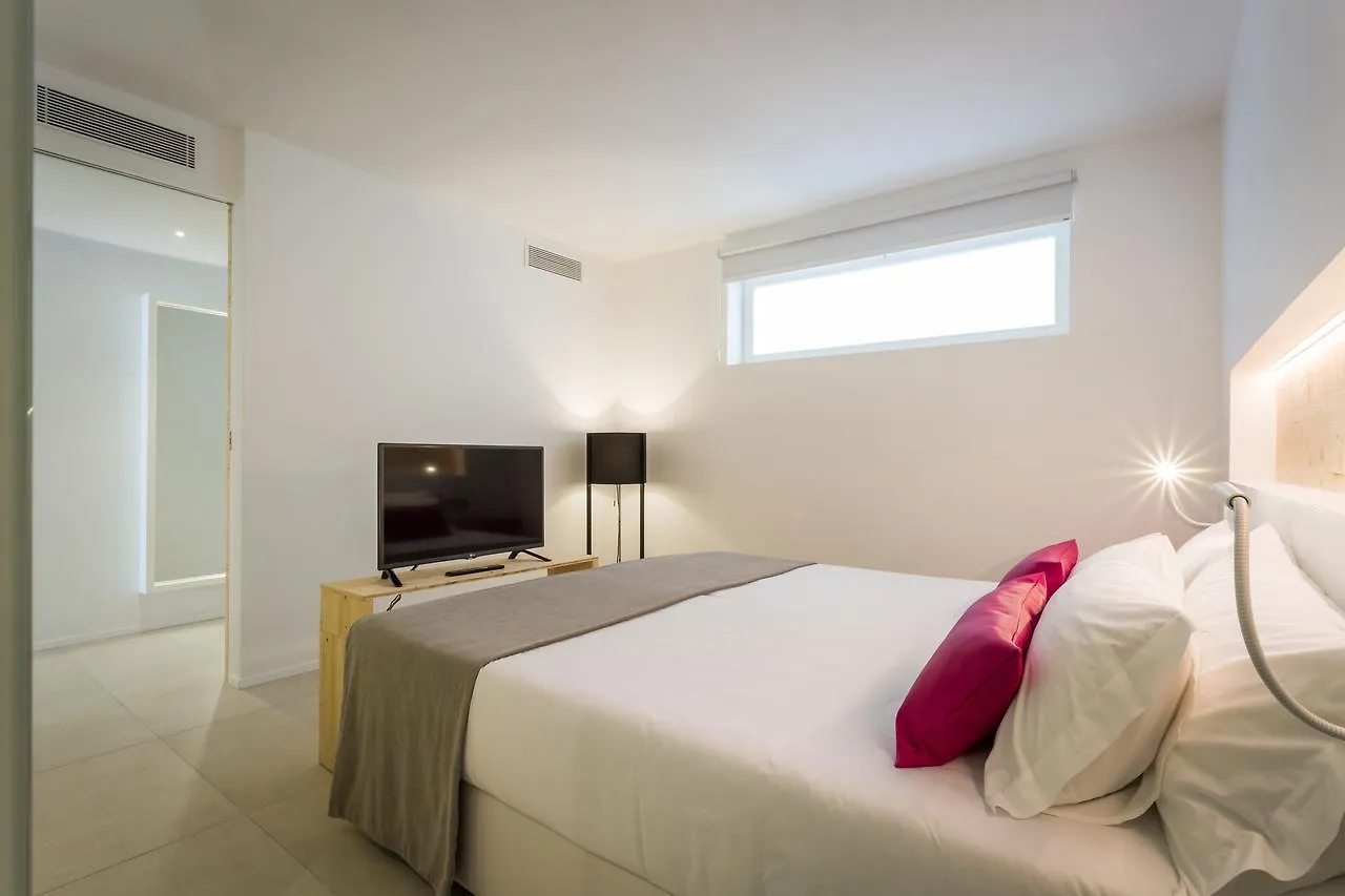 One Ibiza Suites Отель